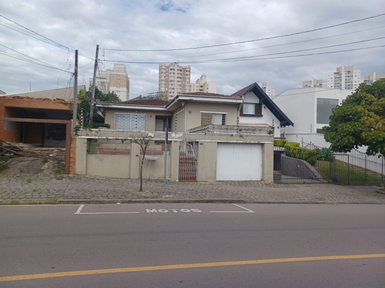 Terreno – Cristo Rei – 02 residência – R$ 3.500.000,00